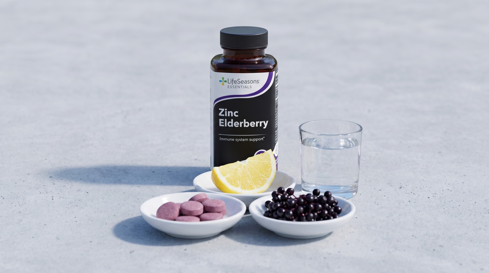 Zinc Elderberry LifeSeasons, пастилки, долька лимона и ягоды бузины на бетоне